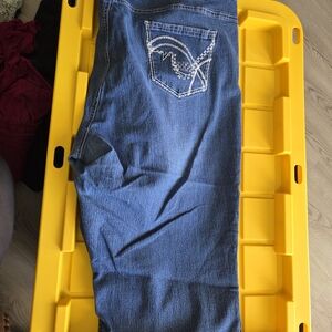 Chic Blue Denim Capris with Embroidered Pocket